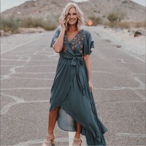 Wren and Ivory Embroidered Wrap Dress Size Large